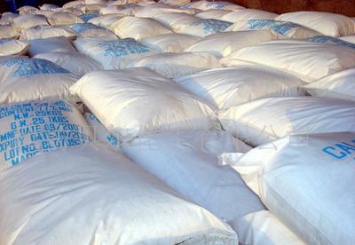 廠家直供氯化鈣 74% 77% 94% 片、粉末、顆粒圖片_高清圖_細節圖-濰坊貝爾化工 -